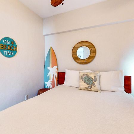 Jax Beach Oceanfront Getaway Джексонвілл-Біч Номер фото