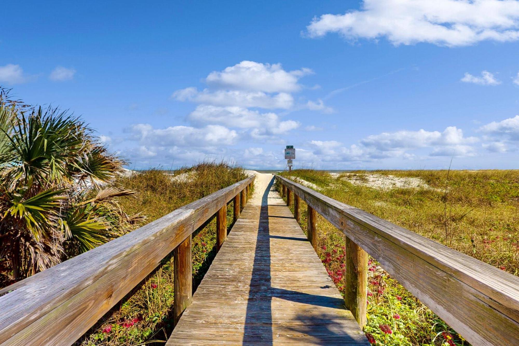 Jax Beach Oceanfront Getaway Джексонвілл-Біч Номер фото