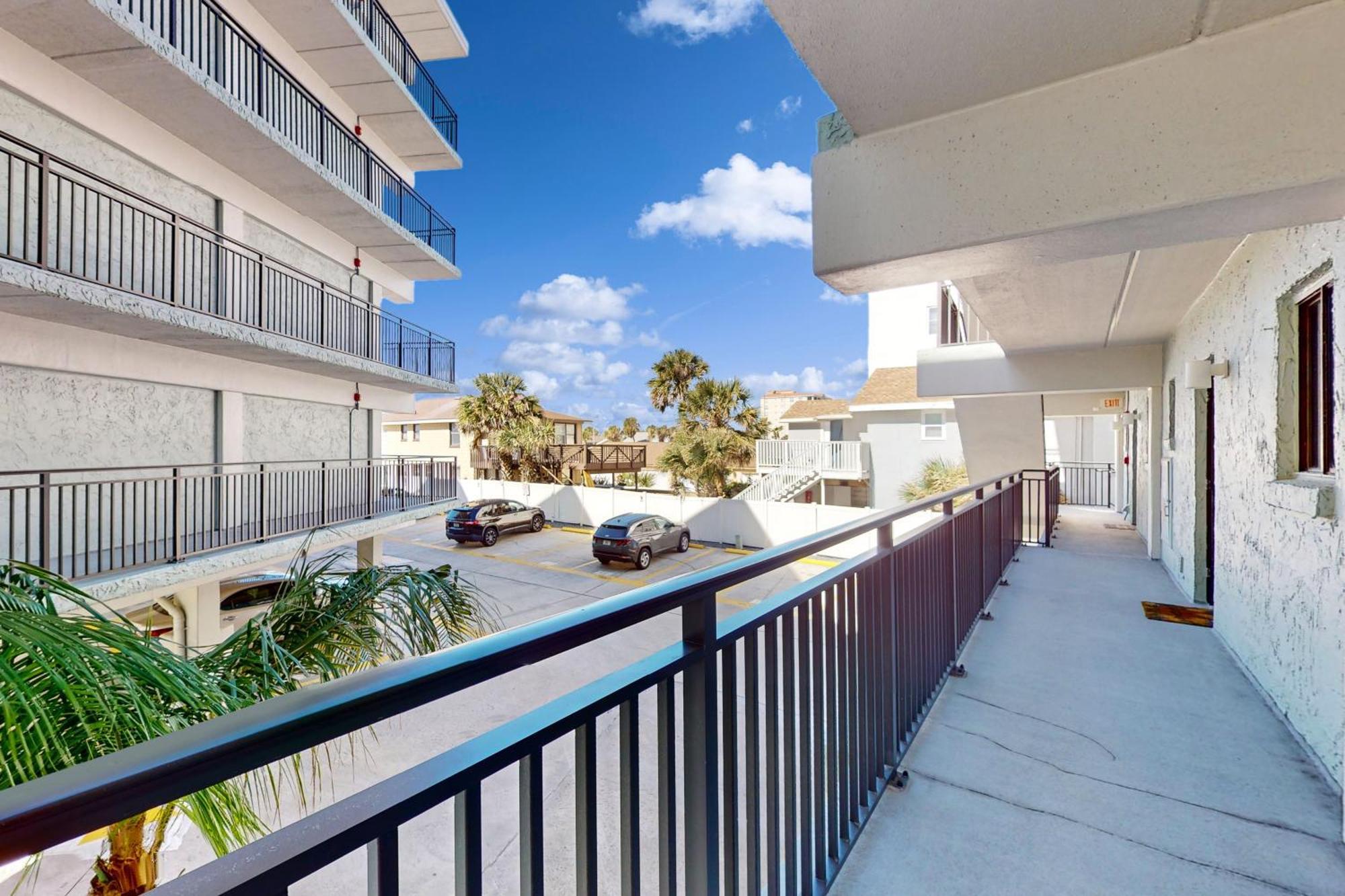 Jax Beach Oceanfront Getaway Джексонвілл-Біч Номер фото