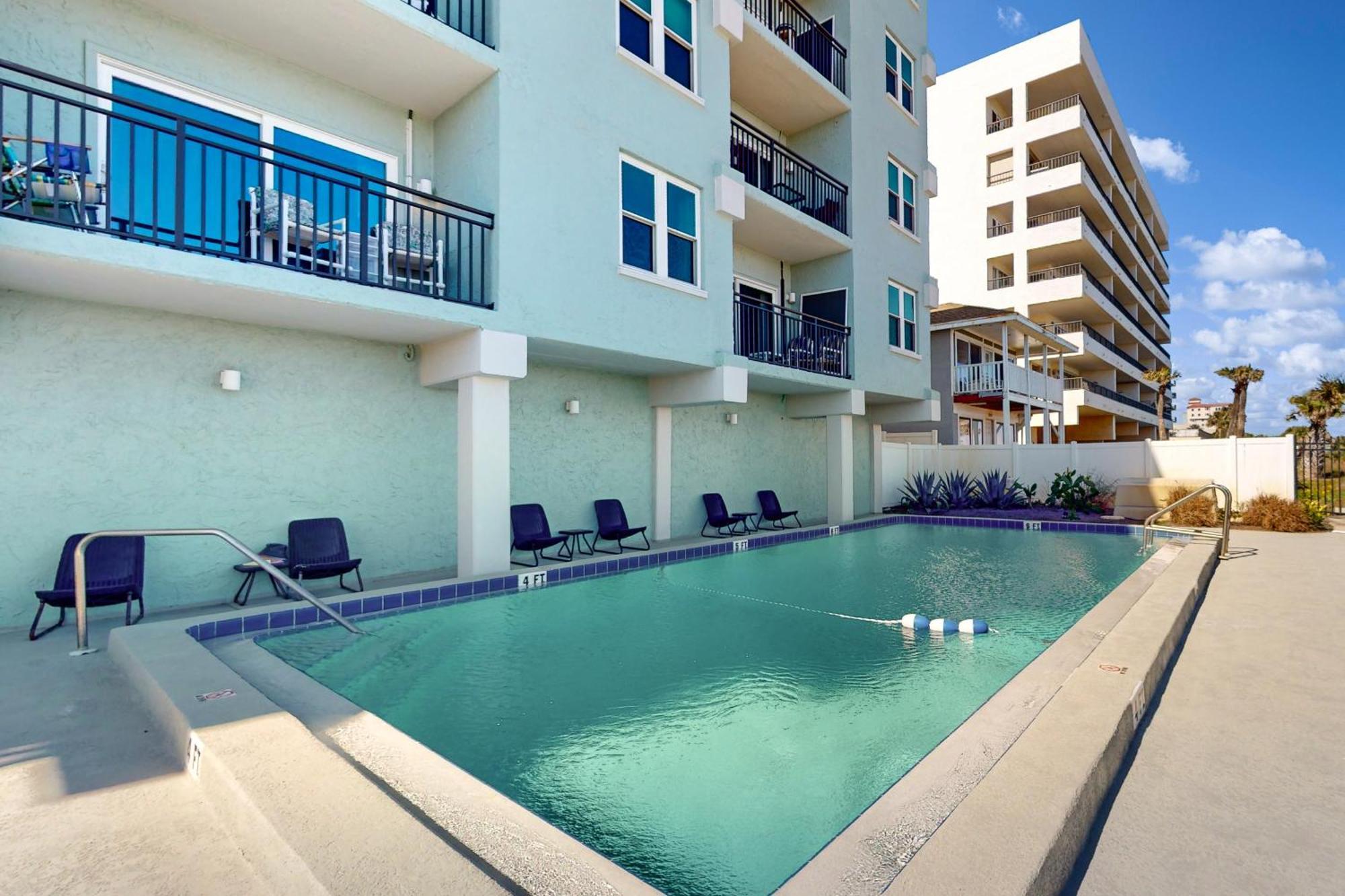 Jax Beach Oceanfront Getaway Джексонвілл-Біч Номер фото