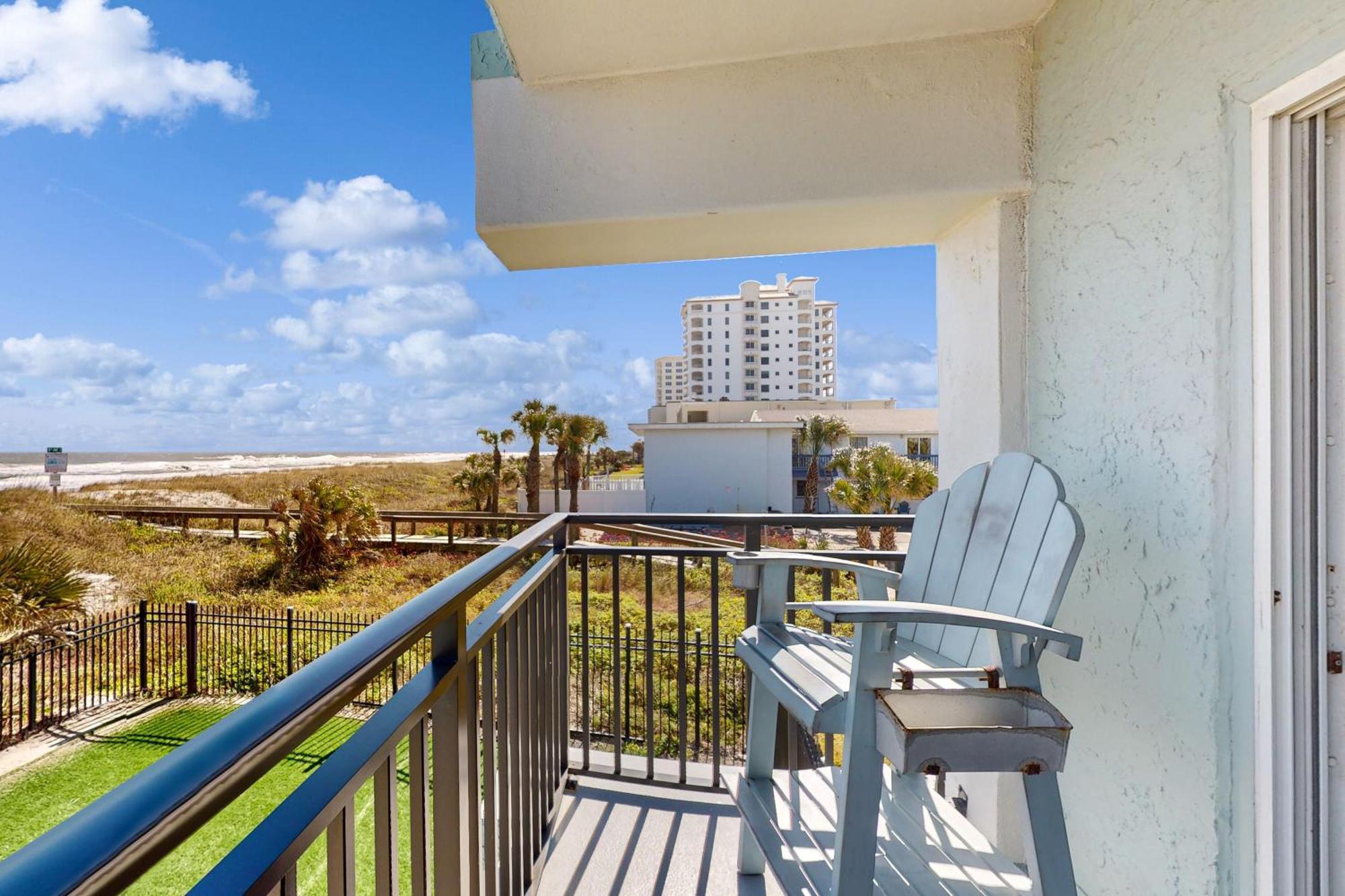 Jax Beach Oceanfront Getaway Джексонвілл-Біч Номер фото