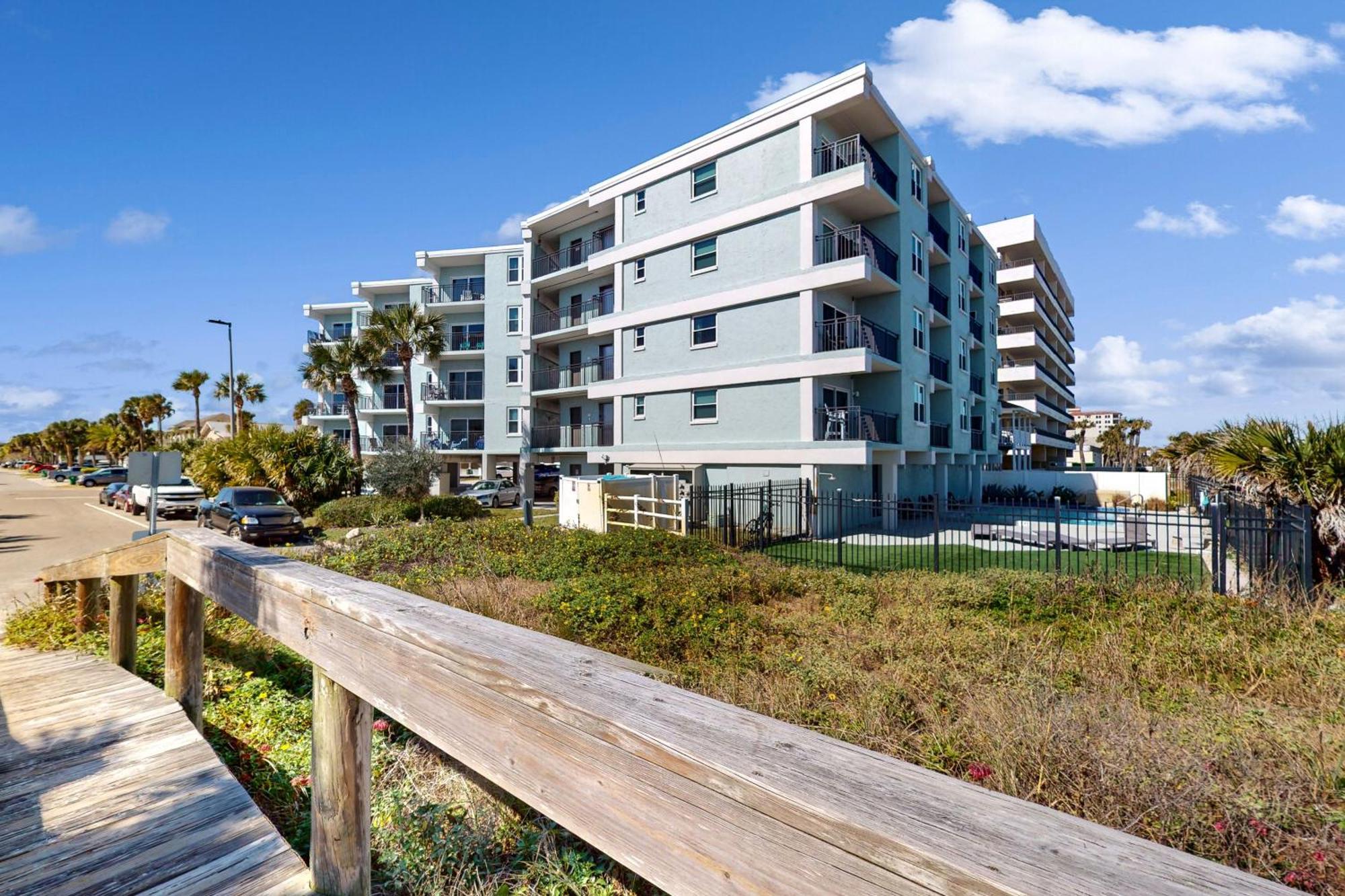 Jax Beach Oceanfront Getaway Джексонвілл-Біч Номер фото